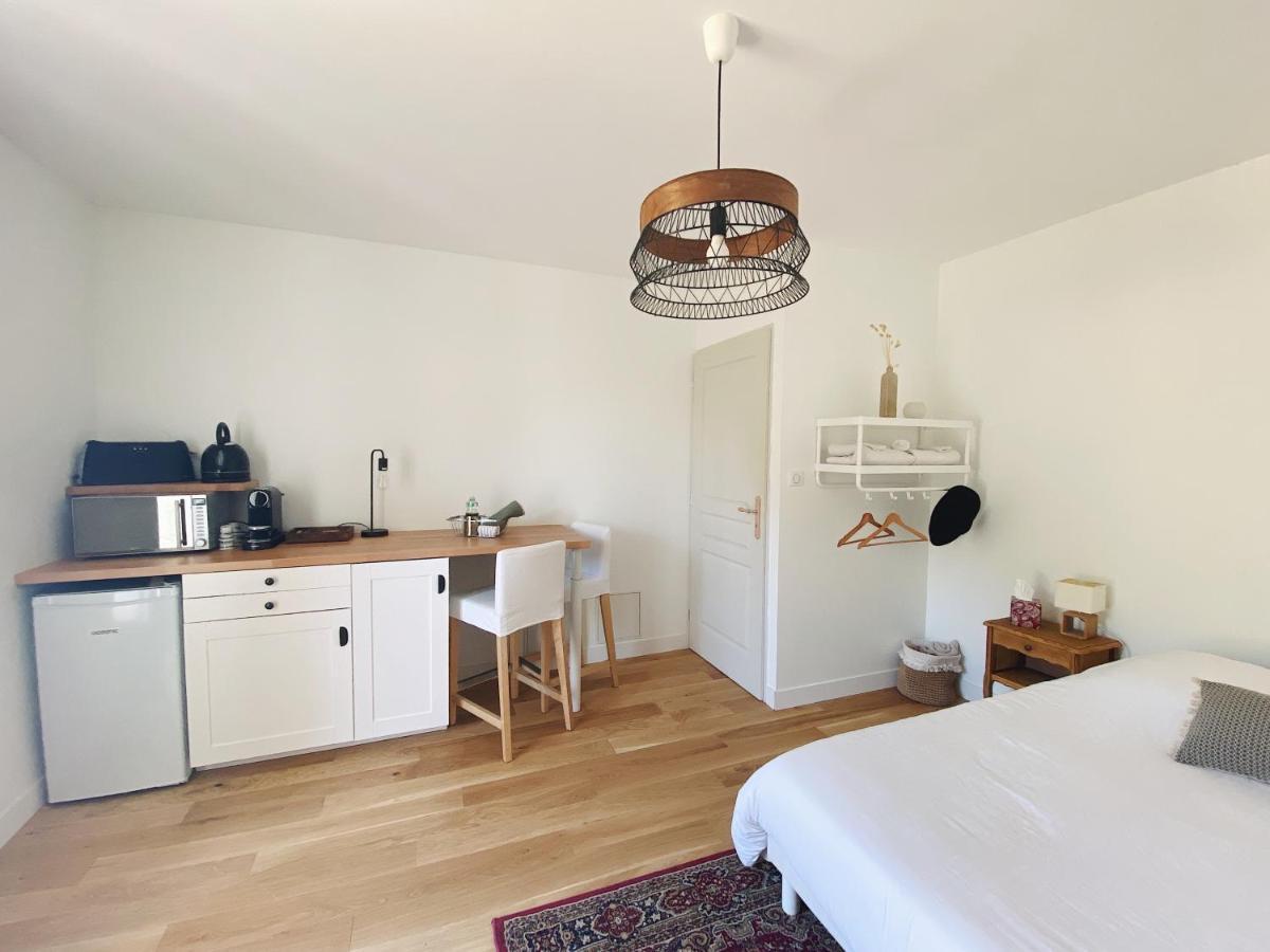 L'Anne xe, studio dans ferme rénovée Valeuil Exterior foto