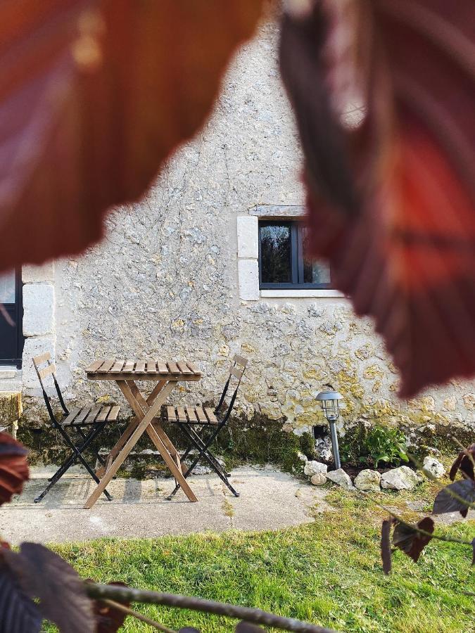 L'Anne xe, studio dans ferme rénovée Valeuil Exterior foto
